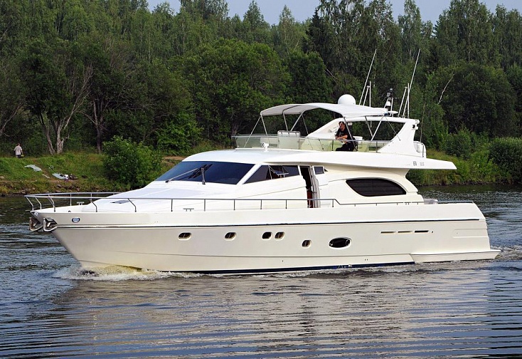 Ferretti 72